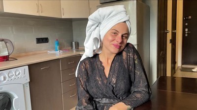  Частный минет от зрелой жены! Седая бабенка отлично берет в рот, да и сиськи у нее хороши 