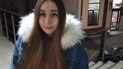  Две блондинки с бритыми кисками наслаждаются сексом с горячим парнем 