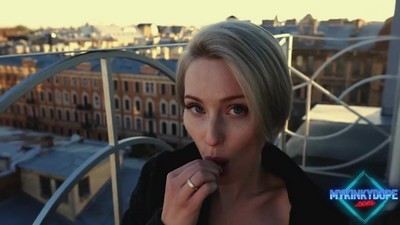  Пикапер уговорил незнакомую девушку подрочить в машине, а потом трахнул ее в комнате 