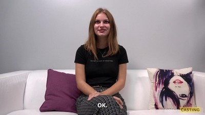  Просто гуляли и приспичило по трахаться. Первый секс в подъезде. 
