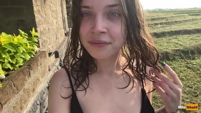  Русская студентка трахается на крыше с парнем, но очень боится спалиться 