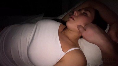 Рыжая мачеха села жопой на лицо пасынку чтобы больше не дрочил