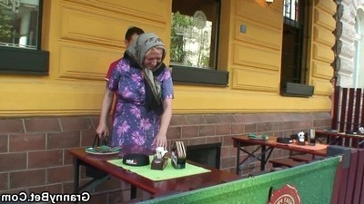Брат напоил сестру напитком с виагрой, чтобы добраться до ее пизды