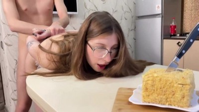После ласк в позе 69 рыжая сестричка оседлала утренний стояк брата