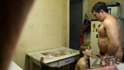 Чёрный отчим оттрахал падчерицу, хуем наладив с ней отношения