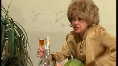 Бухая девка отдалась в гараже
