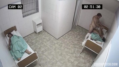 Сыночек выебал мамину подругу, лежащую в отрубе после пьянки в ночном клубе