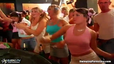 Порно вечеринка с пьяными студентками