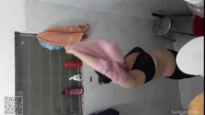 Светловолосая сисястая мачеха отсосала молодому сыну