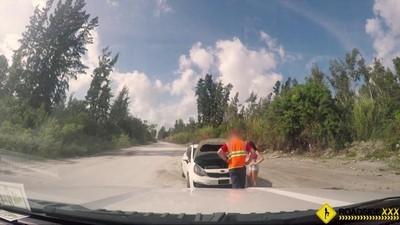 Развёл двух русских подруг на секс втроём