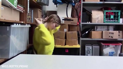 Сисястую бабу долбит здоровый член