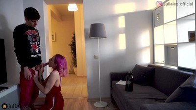 Большой хуй жарит очко юной азиатки в порно