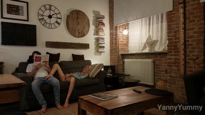 Девушки тайно занимаются лесбийским сексом ночью