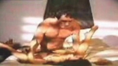 Нетраханая дочь пристает к отцу и сама сосет его член