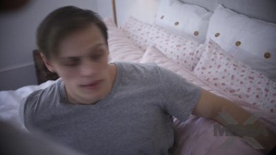 Две девушки на каблуках потерлись мокрыми пиздами на полу комнаты