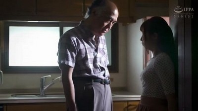 Сынок стягивает кружевное белье с мамки и долго имеет в зрелую писечку