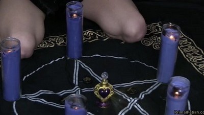 Рыжая толстушка заглатывает крупный хуй братика нежным горлом