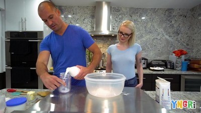Девушка с большой жопой занимается сексом