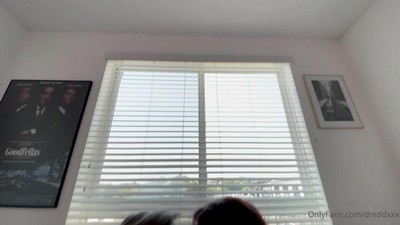 Горячая секретарша без трусиков отдается в вагину