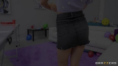 18 летняя визажистка и её парень