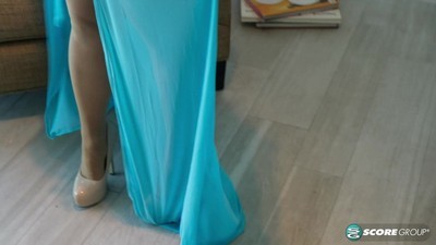 Выпившая взрослая баба изменяет с парнем